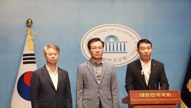 <속보> 민주당 칼빼들었다... 9월 15일 오후 김용민ㆍ민형배 의원 등 기자회견에서 피의사실 공표 혐의 와 보복 기소 향응 등 "검사 4~5명 탄핵" 착수!!!