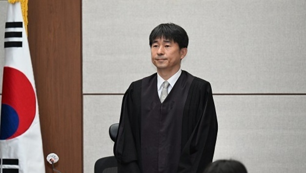 [속보]민주당 김용민 의원 등, 尹 前 대통령 내란 사건의 재판 "지귀연 부장판사" 고급 룸살롱 여러 차례 접대 받아 논란!