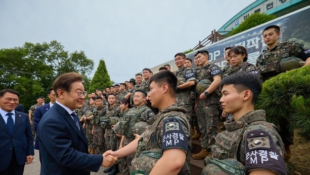 李 대통령 6월 13일 경기 연천의 상승비룡부대 찾아 접경지역 군 장병 격려... 농촌기본소득 시범사업 시행 연천군 청산면 방문, 주민 긍적적 반응 李 대통령 감사