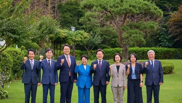 대통령실, 야 5당 지도부와 대화... 李 대통령, 각 당 대표의 다양한 의견을 경청.. 사회가 직면한 여러 과제 함께 고민