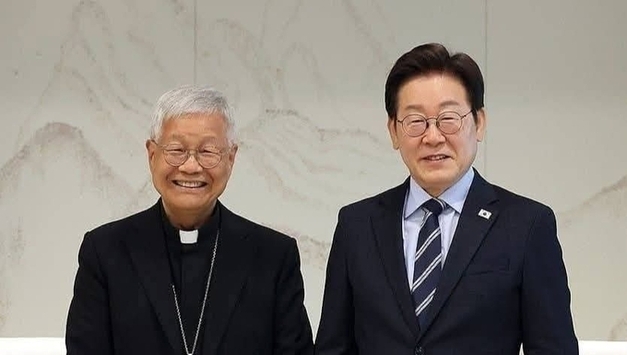 이재명 대통령 대한민국 최초 교황청 장관직 맡으며, 큰 역할하고 계신 '유흥식 추기경'과 뜻깊은 만남 진심으로 자랑스럽다고 말했다