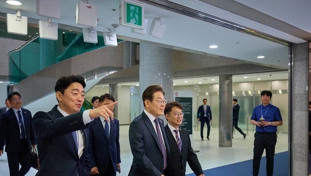 이재명 대통령의 '한 주의 끝' "7월 11일 (금) 맞아 '흥남부두 서울 종로구 새문안로 18:30분"' 오랜만에 외식 한 끼 시민과 함께 하려고 합니다