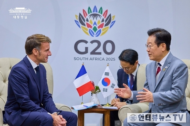 이재명 대통령과 에마뉘엘 마크롱 프랑스 대통령과 11월 24일 (현지시간)첫 G20 Summit 정상회담