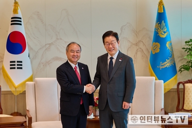 이재명 대통령 12월 5일 대통령실에서 한국 방문 '손정의 소프트뱅크 회장'과 AI 산업의 미래에 대해 깊이 있는 대화 나누었다!
