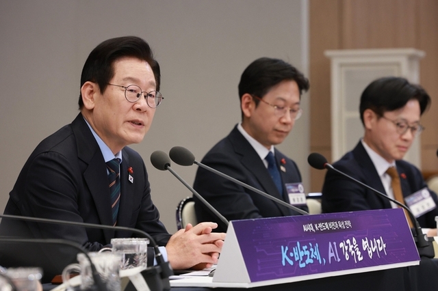 이재명 대통령의 정부와 산하기관 업무보고 생중계된 현장이 화제가 되고있어 국민들 로부터 박수를 받고있다!