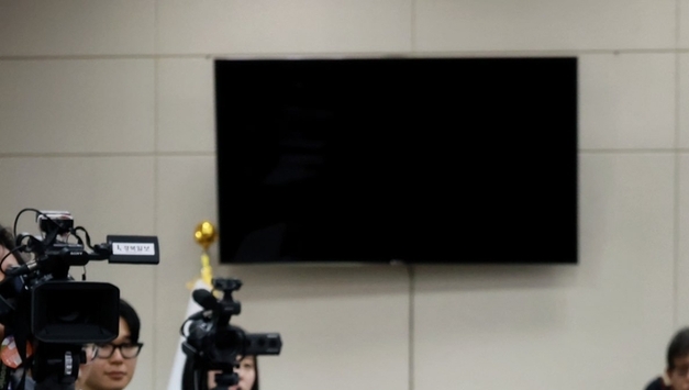 민주당 한민수 의원, 17일 국회청문회에서 심각한 개인 정보 유출 '쿠팡' 올해 매출 '50조 원 돌파' 쿠팡은 매출의 90 한국에서 이익 발생... 쿠팡, 천문학적 금융치료 필요할 뜻!