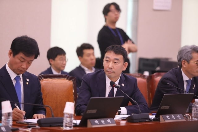 법원, 김건희 1년 8개월 선고... 김용민 의원 사법부의 '김건희 봐줄 결심'... 공고한 그들만의 기득권 카르텔 깨기 이렇게 어렵다 직격!