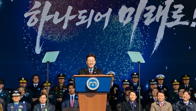 이재명 대통령과 김혜경 여사 20일 계룡대 육 해 공 해병 신임 장교 558명 통합 임관식 참석해 축사!