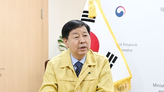 구윤철 부총리, 3월 5일 중동 상황 틈타 기름값 담합에 포커스를 맟추고, 걸리면 주유소 허가 취소 등 강력한 조치 경고!