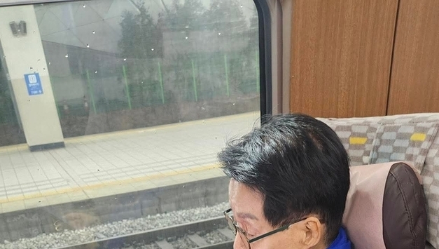 민주당 박지원ㆍ추미애 의원 등은 5일 '구속된 강선우 의원'에 대한 재판부에 선처를 고대한다고 밝혔다!