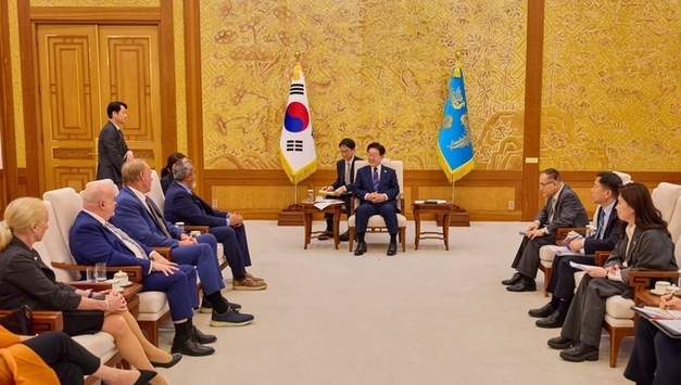 李대통령 31일 美연방하원 아미 베라 동아태소위원회 간사와 韓國스터디구룹 美의원들과 회동!
