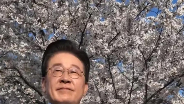 김홍이기자(여의도 윤중로)=이재명 대통령과 김혜경 여사 4월 5일 부활절 예배 마친 후 시민들과 윤중로에서 ‘벚꽃놀이’ 와 사진 촬영!