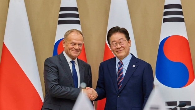 김홍이기자(청와대)=李대통령과 도날드 투스크 폴란드 총리 13일 청와대에서 27년 만의 '정상회담'